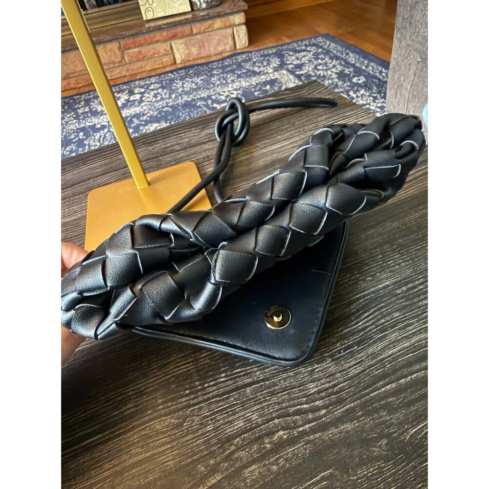 The Urban Expressions Kylo Crossbody Bag - Picture 4 of 4